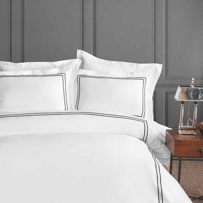 خرید کاور لحاف گلدوزی 6 تکه دونفره ورونیکا مدل boulevard سفید | ورونیکا