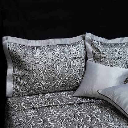 تصویر  روتختی دونفره ژاکارد ورونیکا 5 تکه طرح boss نقره ای