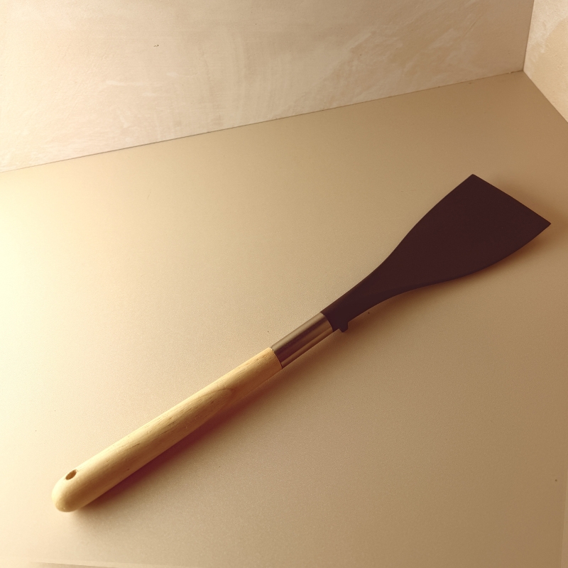 تصویر  کفگیر لیسه ای استیل چوبی