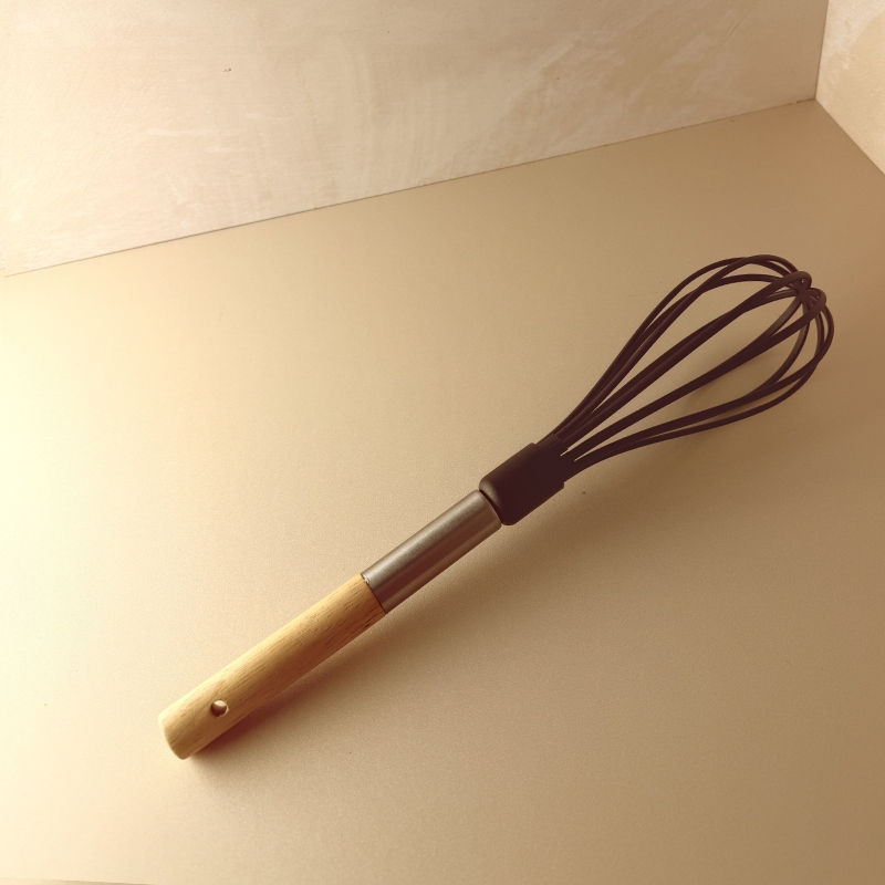 تصویر  هم زن خامه و تخم مرغ استیل چوبی